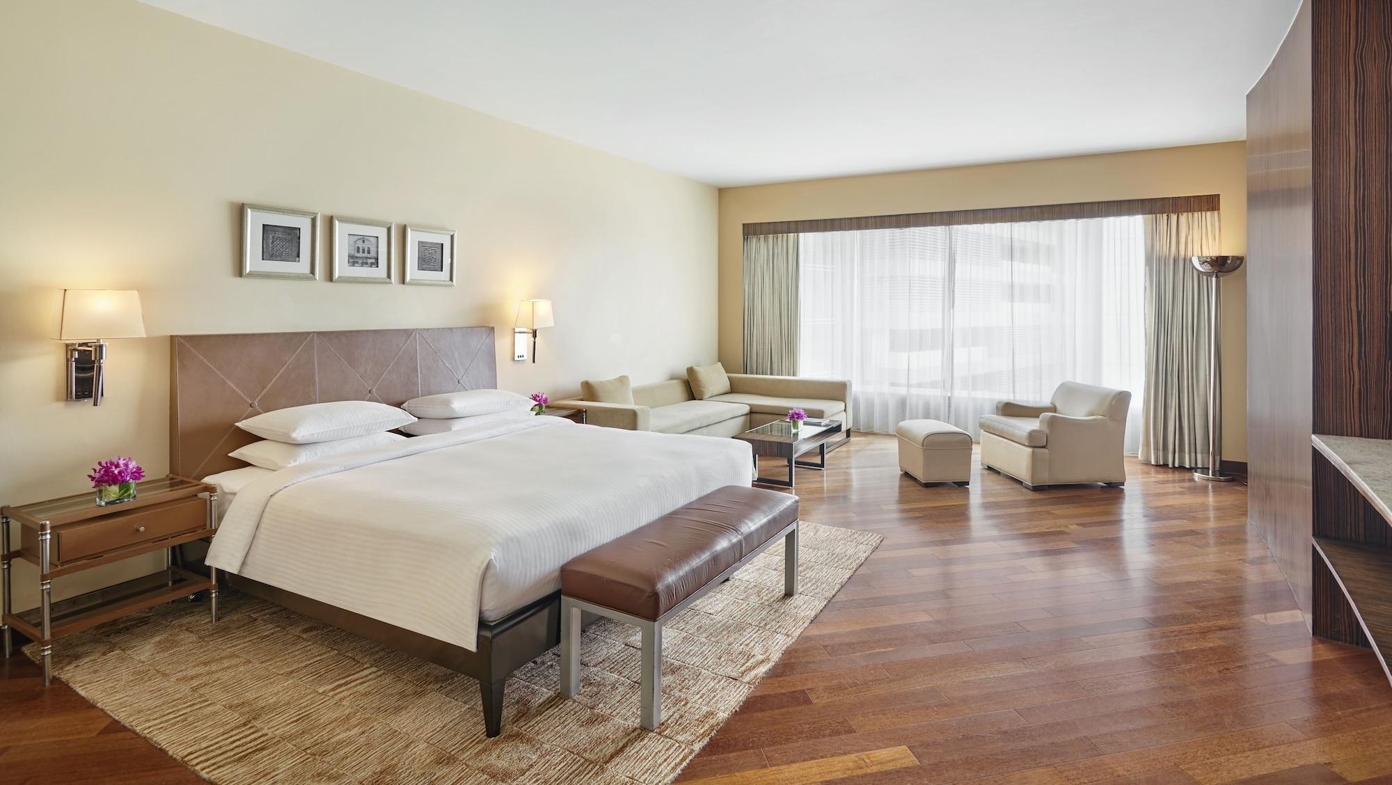 하얏트 리젠시 뭄바이 호텔 외부 사진 A guest room at the hotel