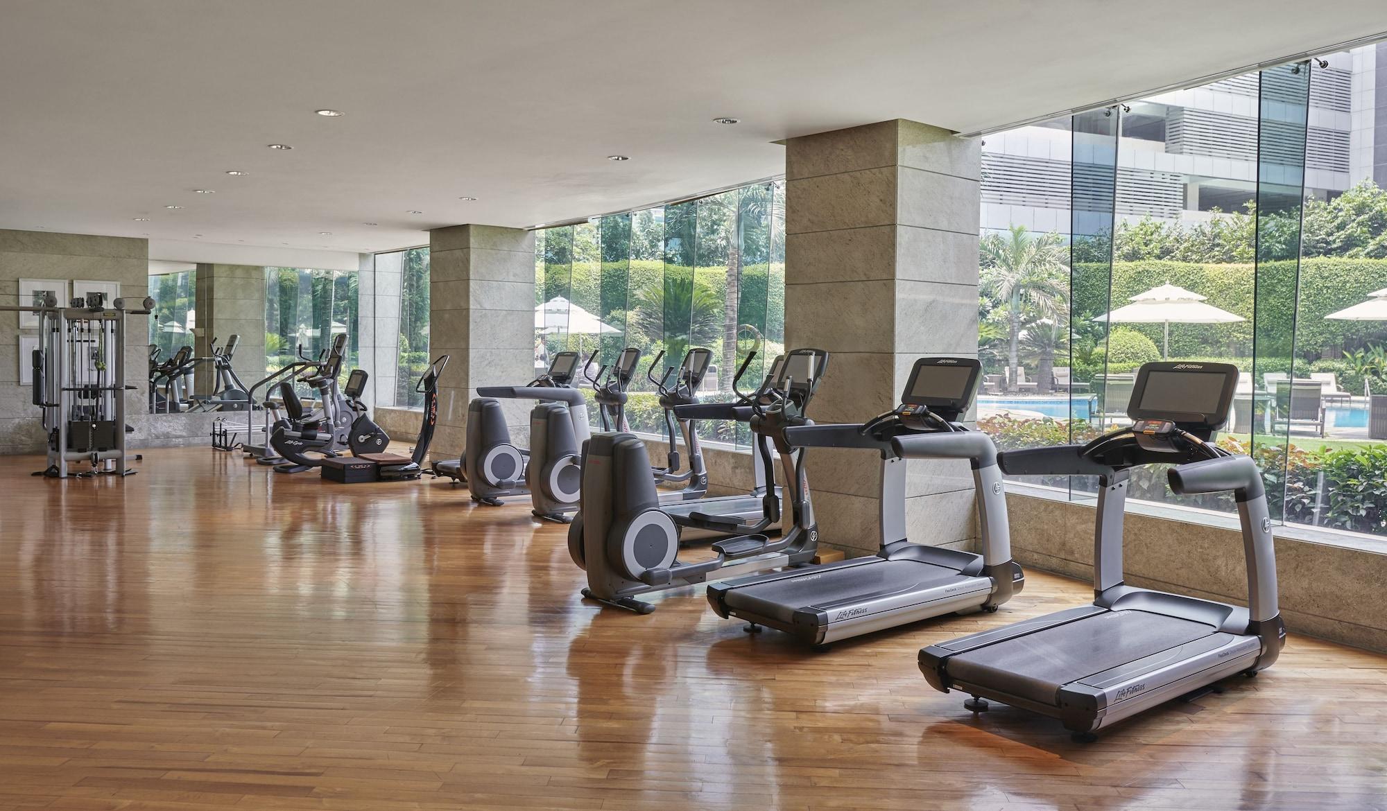 하얏트 리젠시 뭄바이 호텔 외부 사진 The gym at the hotel