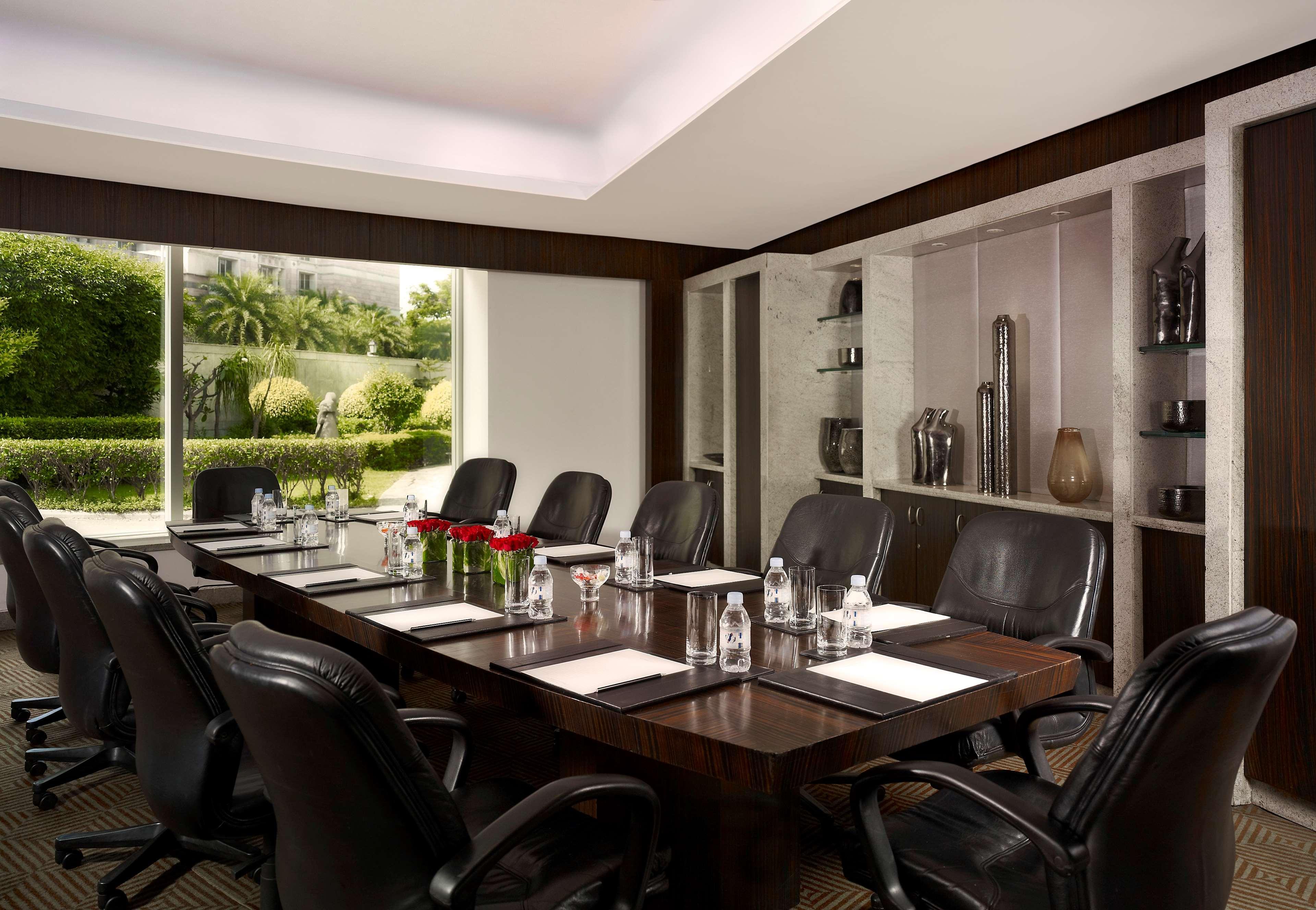 하얏트 리젠시 뭄바이 호텔 외부 사진 Boardroom at the Westin