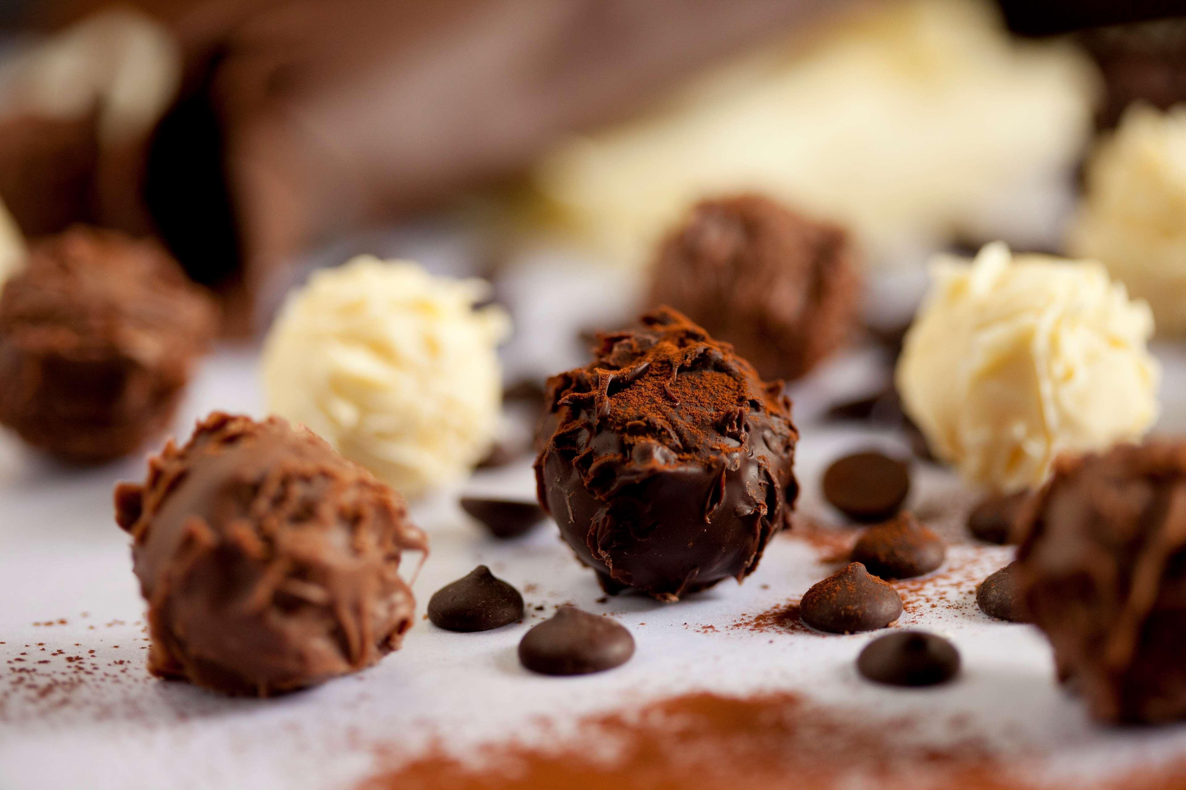 하얏트 리젠시 뭄바이 호텔 외부 사진 Chocolate truffles