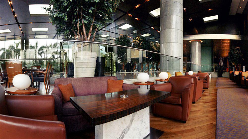 하얏트 리젠시 뭄바이 호텔 외부 사진 The interior of the lounge